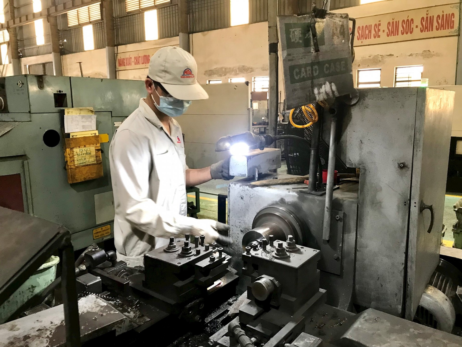 Hanoi will also help support  industry enterprises receive, renovate and apply advanced, modern technology