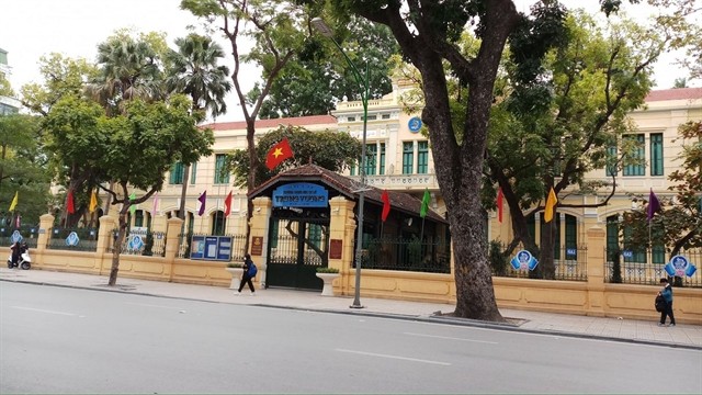 Trưng Vương Secondary School on Hàng Bài Street still preserves French-style architecture. Photo thcstrungvuong.hoankiem.edu.vn Trưng Vương Secondary School on Hàng Bài Street still preserves French-style architecture. Photo thcstrungvuong.hoankiem.edu.vn