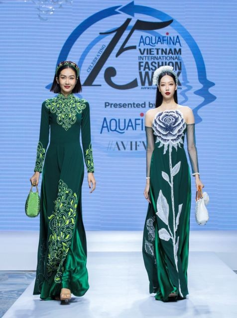 CLASSIC: Áo dài (Vietnamese traditional dress) designs by Đặng Trọng Minh Châu. Photo courtesy of Multimedia JSC  CLASSIC: Áo dài (Vietnamese traditional dress) designs by Đặng Trọng Minh Châu. Photo courtesy of Multimedia JSC