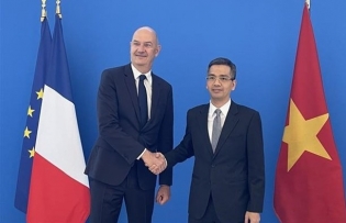 Vietnam, France step up financial cooperation