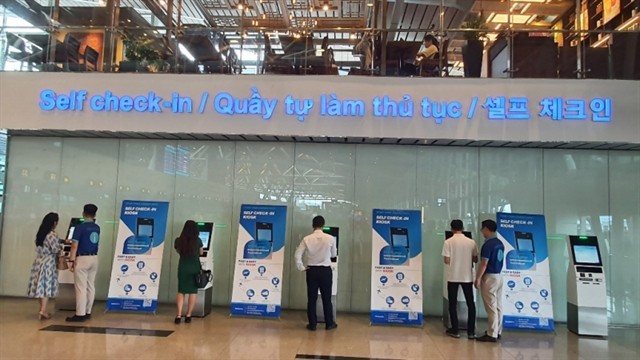 Self-check-in kiosks for passengers of Korean Air at Đà Nẵng International Airport. Photo cand.com.vn