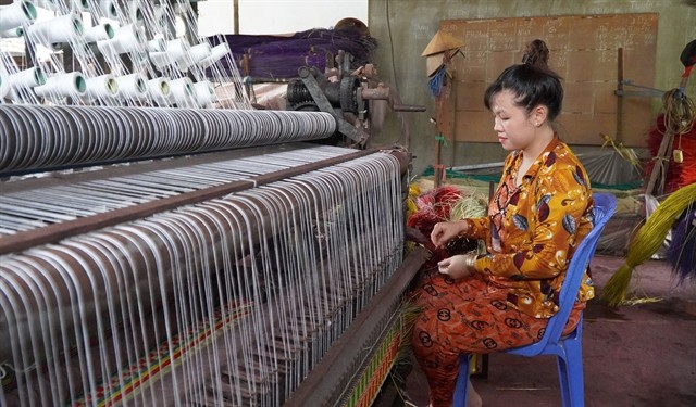 While families in Định Yên Village maintain their handlooms, but most have used machinery to enhance both the quantity and quality of their products. VNA/VNS Photos Nhựt An While families in Định Yên Village maintain their handlooms, but most have used machinery to enhance both the quantity and quality of their products. VNA/VNS Photos Nhựt An