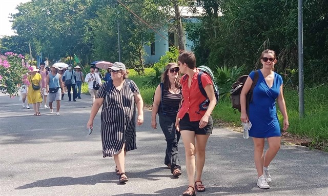 Foreign tourists visit the central province of Quảng Nam. — VNA/VNS Photo Đoàn Hữu Trung Foreign tourists visit the central province of Quảng Nam. — VNA/VNS Photo Đoàn Hữu Trung
