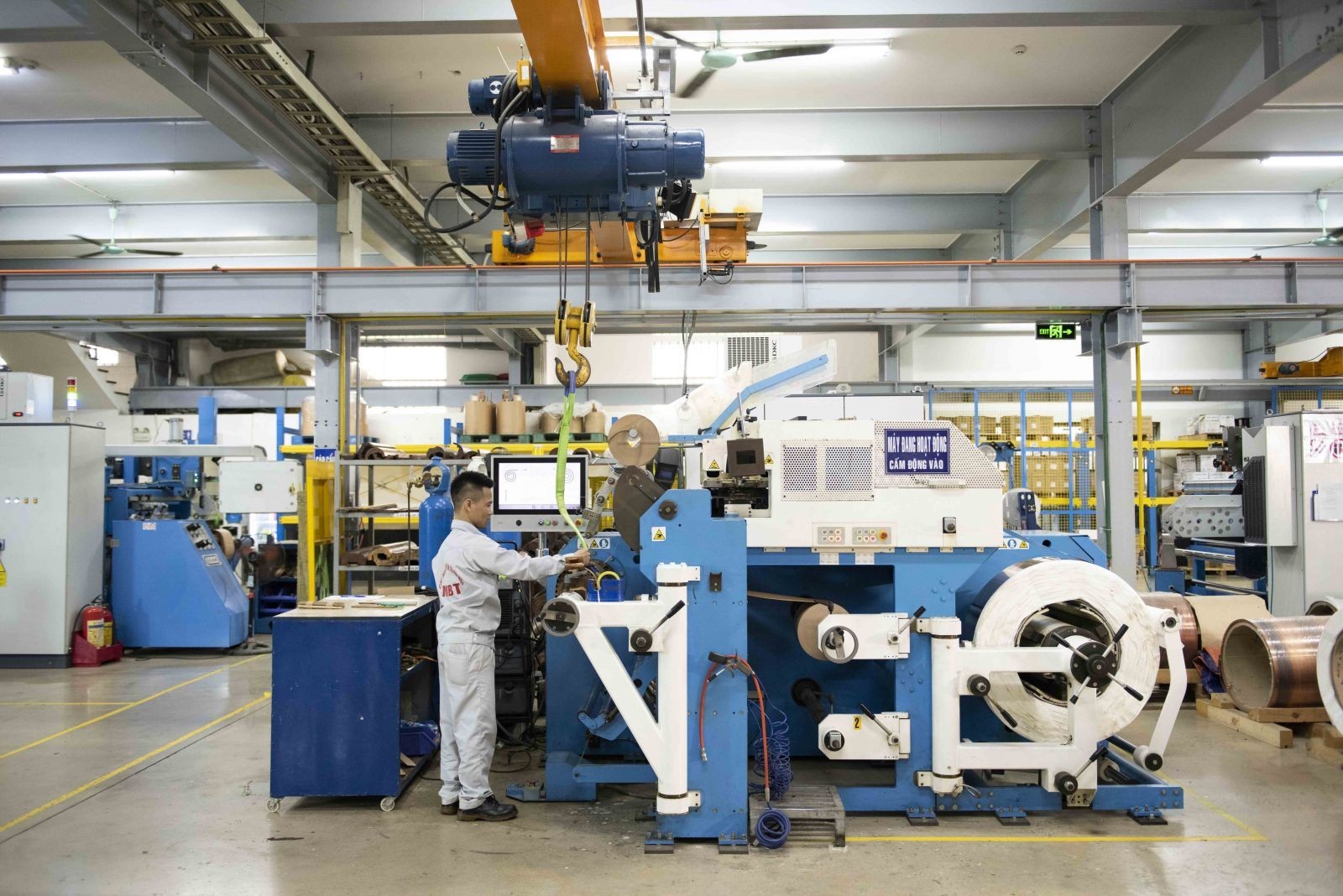 MBT Electrical Equipment Joint Stock Company has to import most of the input materials and manufacturing equipment  - Photo: Can Dung