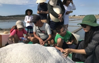 Salt-making community boosts Sa Huỳnh heritage conservation