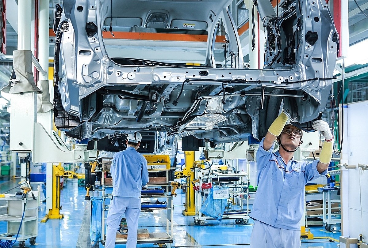 An automobile assembly line at Toyota Vietnam - photo: Can Dung