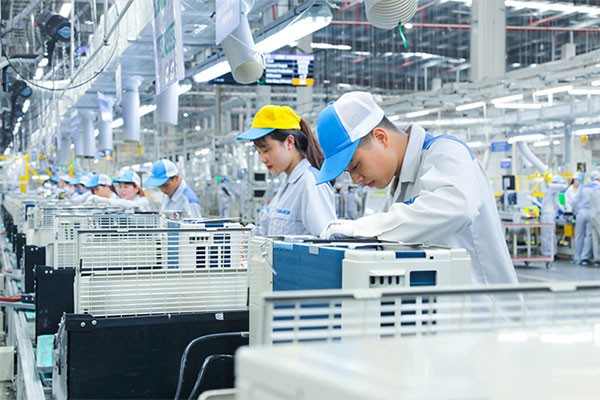 A Daikin air conditioner manufacturing plant in Thang Long II Industrial Park, Hung Yen Province 