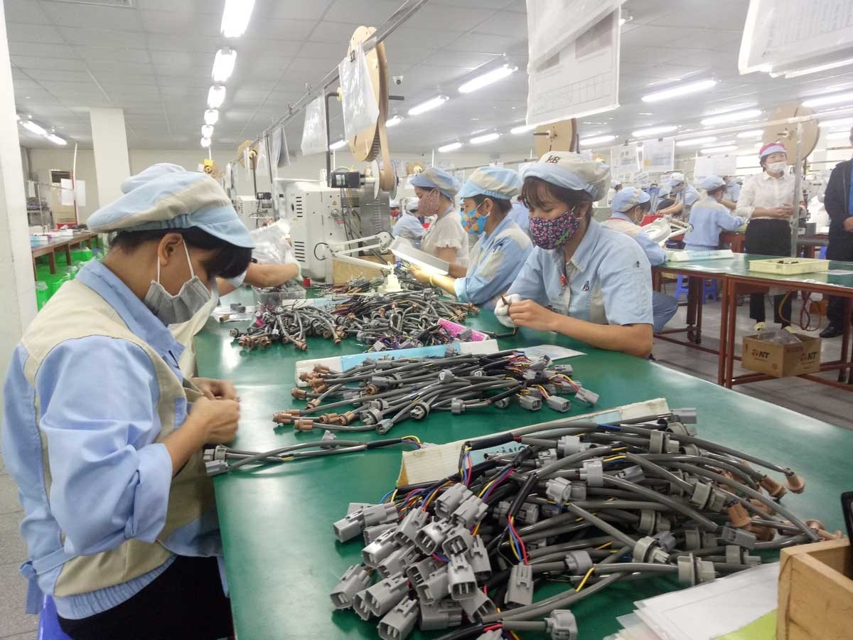 Assembling electronic components 