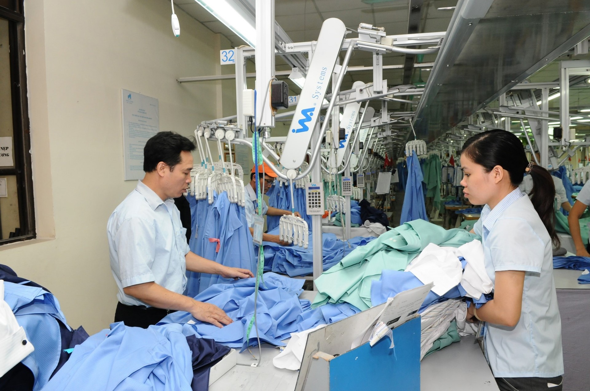 Vietnam exported textiles and garments worth an estimated US$22.8 billion in the first seven months of 2023, US$14.7 billion less than the same period last year - photo: Quang Hung 