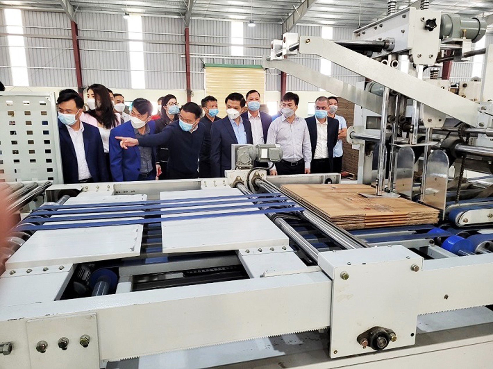Project to build a carton packaging production demonstration model -  photo: Hoang Duong