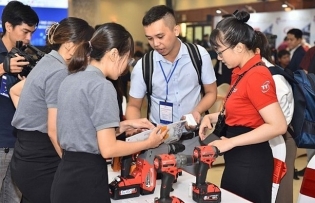 HCM City's sourcing fair connects supporting-industry buyers, suppliers