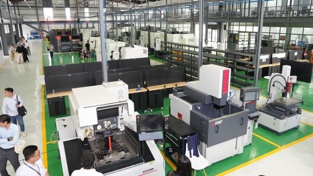 At the start-up and advanced production centre in the Vietnam-Singapore Innovation Centre (Photo: nhandan.vn)