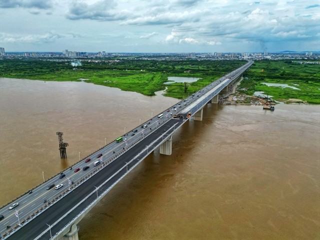 Second-phase Vĩnh Tuy Bridge opens to traffic