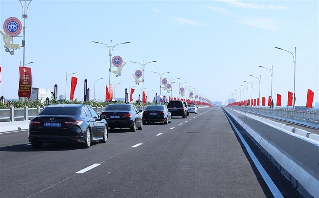 Second-phase Vĩnh Tuy Bridge opens to traffic