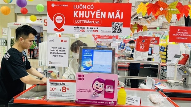Customers at Lotte Mart in Hanoi. The 'Hanoi Promotion Month 2023,' is set to commence on October 27, extending until the end of November. (Photo: VNA)