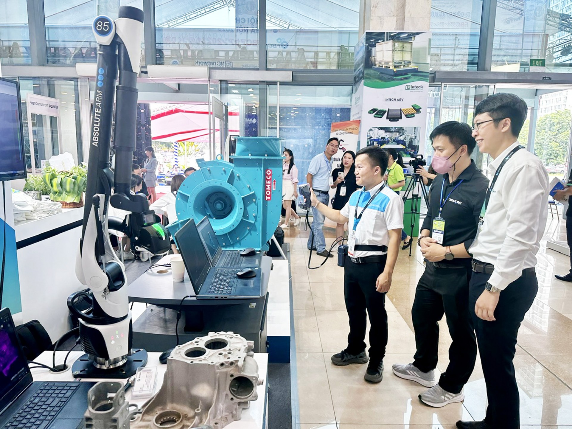The 2023 Hanoi Supporting Industry Fair brings many trade opportunities - photo: Nguyen Duyen  