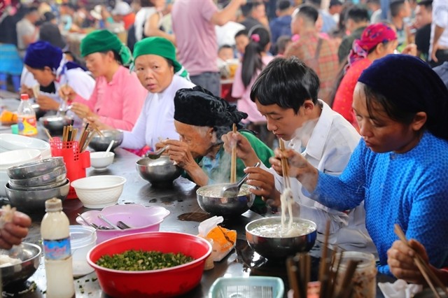 Customers can taste typical rustic dishes of Hà Giang like thắng cố, five-coloured sticky rice or phở (noodle) cooked with beef or free-range chicken. — VNA/VNS Photo Hoàng Hiếu Customers can taste typical rustic dishes of Hà Giang like thắng cố, five-coloured sticky rice or phở (noodle) cooked with beef or free-range chicken. — VNA/VNS Photo Hoàng Hiếu
