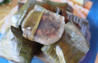 Cassava cake an enjoyable specialty of Đường Lâm ancient village in Hà Nội