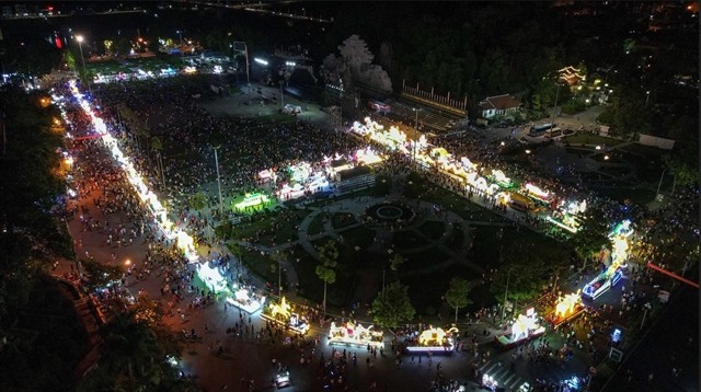 The lantern parade from above at the Tuyên Citadel Festival. — Photos courtesy of the festival organisers The lantern parade from above at the Tuyên Citadel Festival. — Photos courtesy of the festival organisers