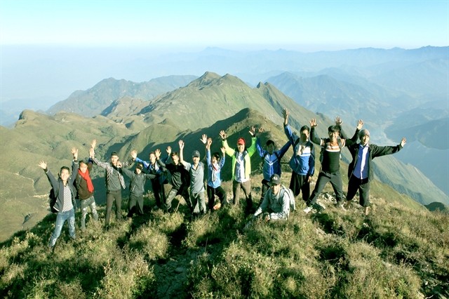 After 10km of trekking, people will reach the top of Trạm Tấu District's Tà Chì Nhù mountain which is still little known to many local and international tourists. —  Photo courtesy of Pháp Luật Việt Nam newspaper After 10km of trekking, people will reach the top of Trạm Tấu District's Tà Chì Nhù mountain which is still little known to many local and international tourists. —  Photo courtesy of Pháp Luật Việt Nam newspaper