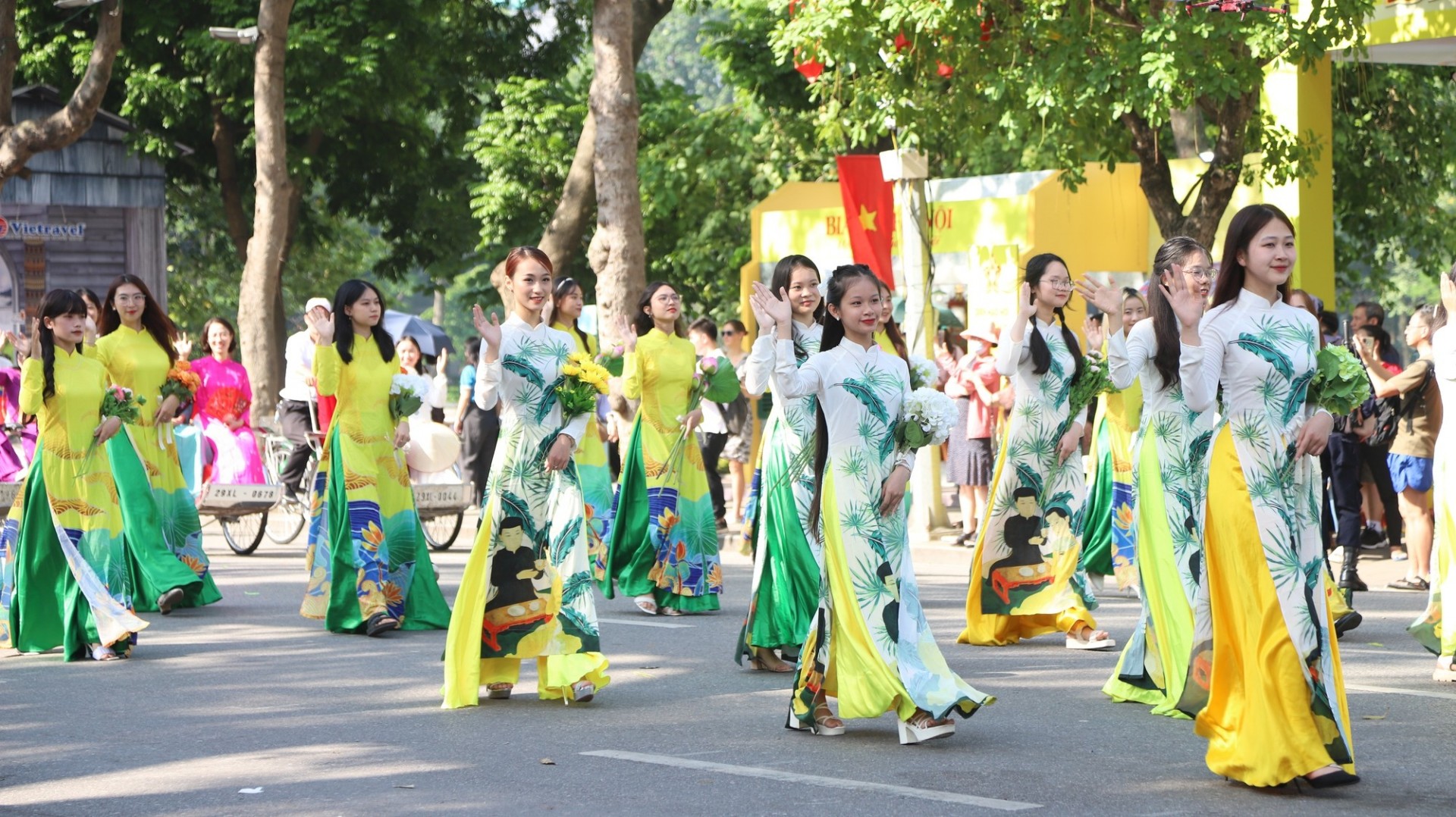 Hanoi Autumn Carnival took place in downtown Hanoi on October 1 as part of the Hanoi Autumn Festival 2023
