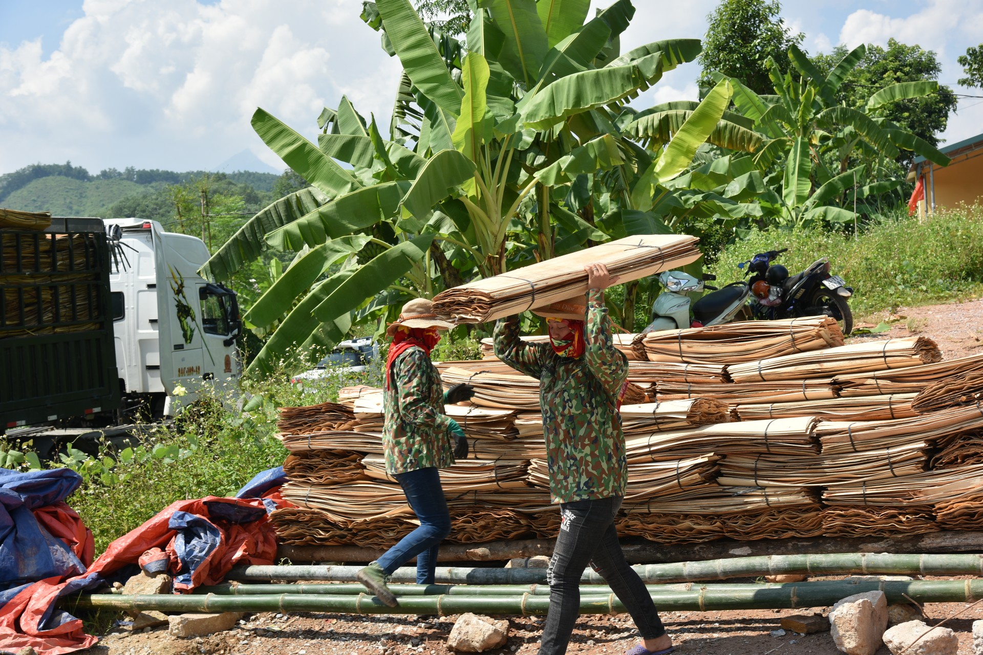 Ha Giang Province offers many preferential policies to craft villages - photo: Thu Huong