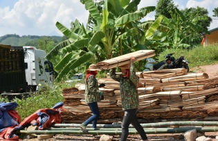 Ha Giang supports craft village development