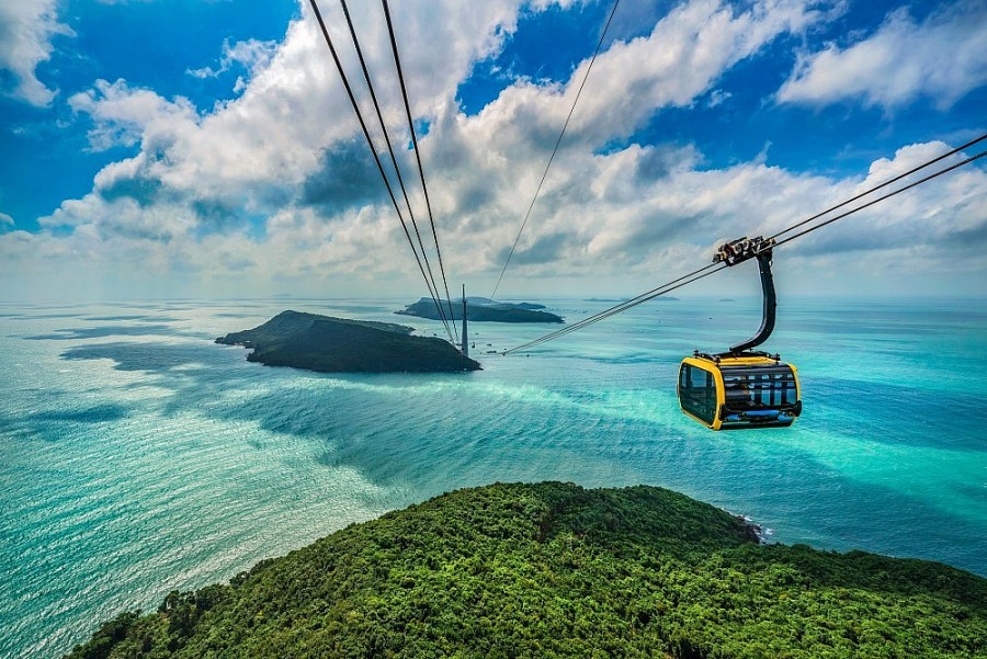 The world's longest three-cable ropeway to Hon Thom Island, Phu Quoc The world's longest three-cable ropeway to Hon Thom Island, Phu Quoc
