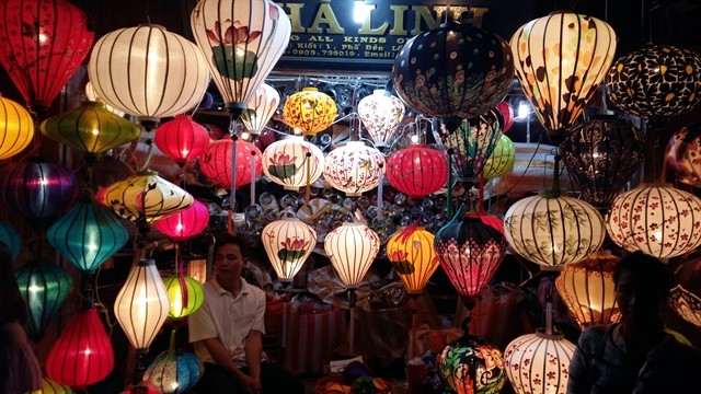 Lanterns at a shop in Hội An City. — VNS Photo Công Thành Lanterns at a shop in Hội An City. — VNS Photo Công Thành