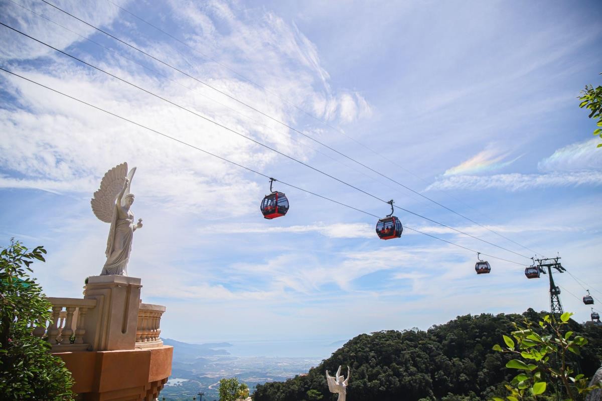 Cable car system at Sun World Ba Na Hills Cable car system at Sun World Ba Na Hills