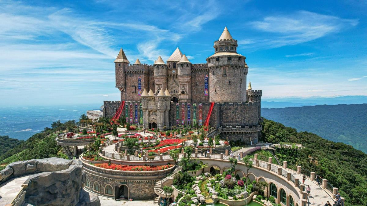 Not only the Golden Bridge, Sun World Ba Na Hills also attracts tourists with structures such as the Lunar Castle Not only the Golden Bridge, Sun World Ba Na Hills also attracts tourists with structures such as the Lunar Castle