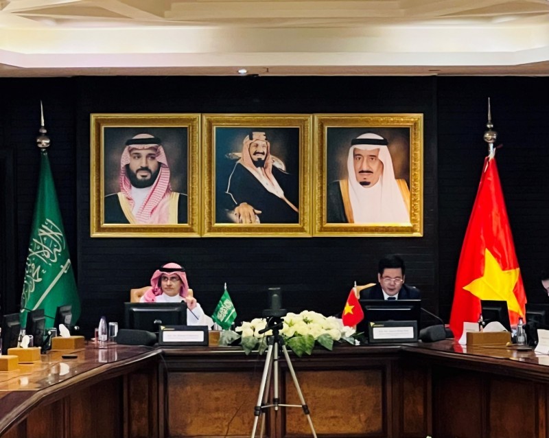 Minister of Industry and Trade Nguyen Hong Dien addresses the Vietnam-Saudi Arabia business forum - photo: Ministry of Industry and Trade