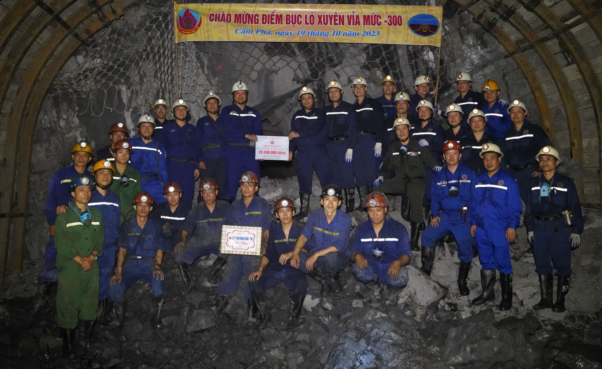 On October 19, the company officially achieved the mining level -300 no.1 in the central area of Nga Hai Mine