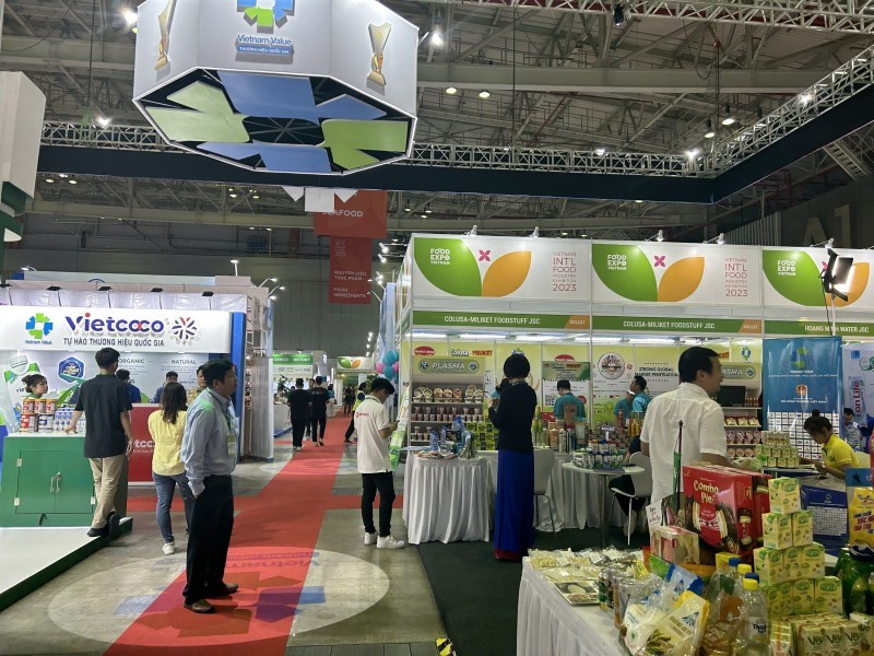The booths of companies with products winning the Vietnam Value title