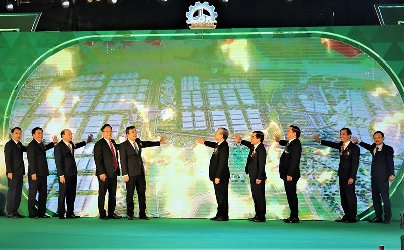 Provincial leaders and officials attend the groundbreaking ceremony for the Hai Long industrial park 