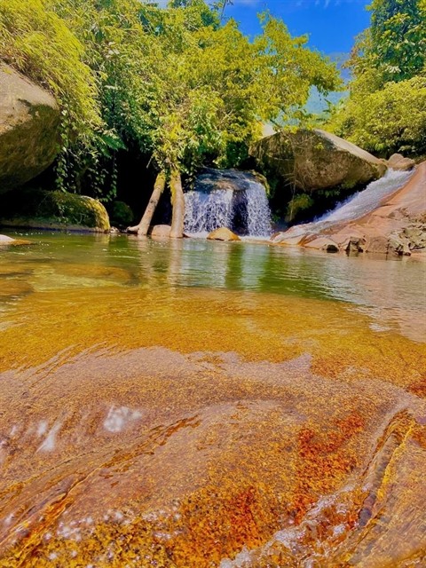 A waterfall in Phìn Hồ Village. — Photo dulichlaocai.vn A waterfall in Phìn Hồ Village. — Photo dulichlaocai.vn