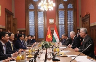 Vietnam pledges to nurture traditional ties with Hungary: PM