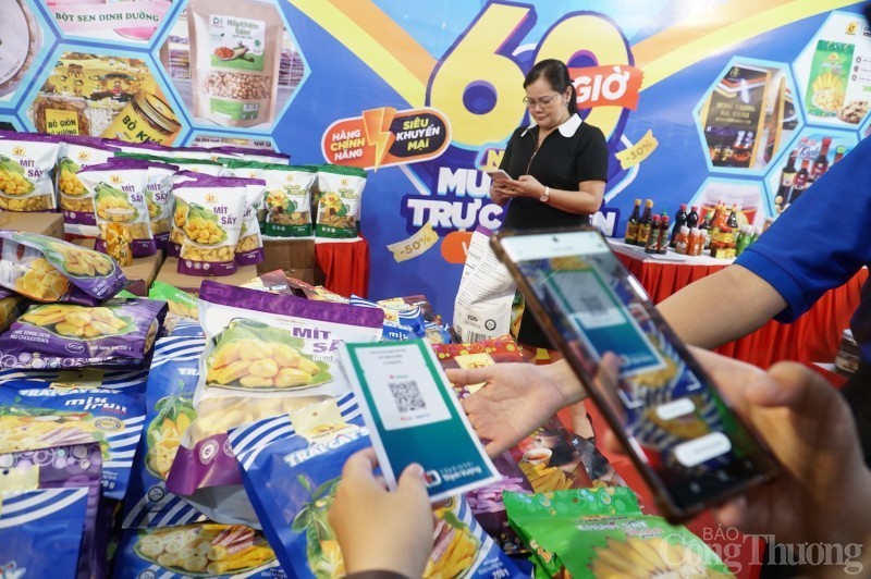 The Buy Vietnamese Goods campaign is implemented along with promoting cashless payments in Da Nang The Buy Vietnamese Goods campaign is implemented along with promoting cashless payments in Da Nang