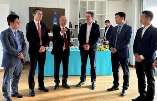 Vietnam seeks stronger cooperation with French city in different fields