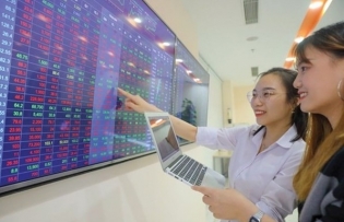 Vietnamese stock market continues strong upward trend