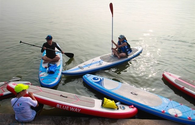 Hà Nội allows West Lake to operate water sports and leisure services
