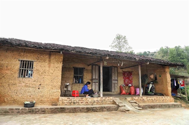 Visiting the hamlet, tourists can enjoy the ordinary yet peaceful lifestyle of Nùng ethnic people. Visiting the hamlet, tourists can enjoy the ordinary yet peaceful lifestyle of Nùng ethnic people.