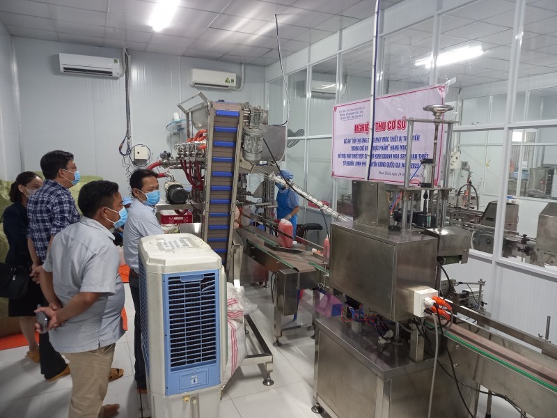 Application of advanced machinery and equipment in food processing at Hoa Sen Phan Thiet household business - photo: The Industry and Trade Promotion Center of Binh Thuan Province
