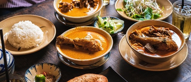 Distinct from curry chicken dishes of other countries, Vietnamese curry chicken does not use fresh milk but coconut juice, which creates the rich, aromatic characteristic of the dish. — Photo saigoneer.com Distinct from curry chicken dishes of other countries, Vietnamese curry chicken does not use fresh milk but coconut juice, which creates the rich, aromatic characteristic of the dish. — Photo saigoneer.com