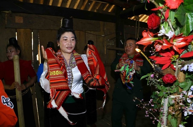 A Xinh Mun woman performs the xòe dance during Sà Típ Festival A Xinh Mun woman performs the xòe dance during Sà Típ Festival