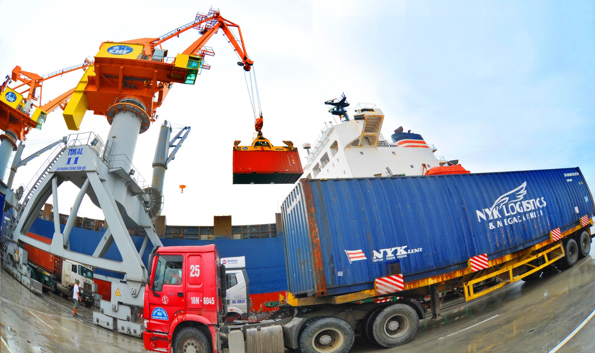The Vietnamese logistics market has grown 14-16 percent per year -  photo: Can Dung