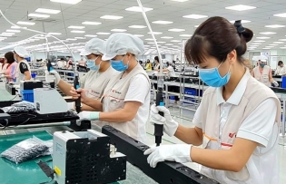 Singapore tops foreign investors in Vietnam in first quarter