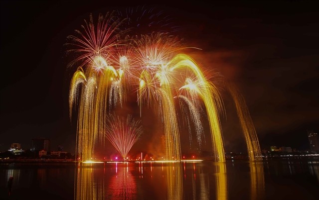 Hàn River in Đà Nẵng city is an attractive destination for the fireworks festival in Việt Nam. The 2024 fireworks festival will be organised from June 8 to July 13. Photo courtesy of Lê Lâm Hàn River in Đà Nẵng city is an attractive destination for the fireworks festival in Việt Nam. The 2024 fireworks festival will be organised from June 8 to July 13. Photo courtesy of Lê Lâm