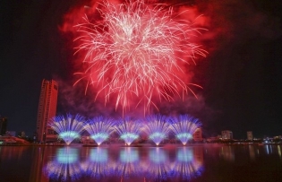 Việt Nam, France to kick off Đà Nẵng Fireworks Fest