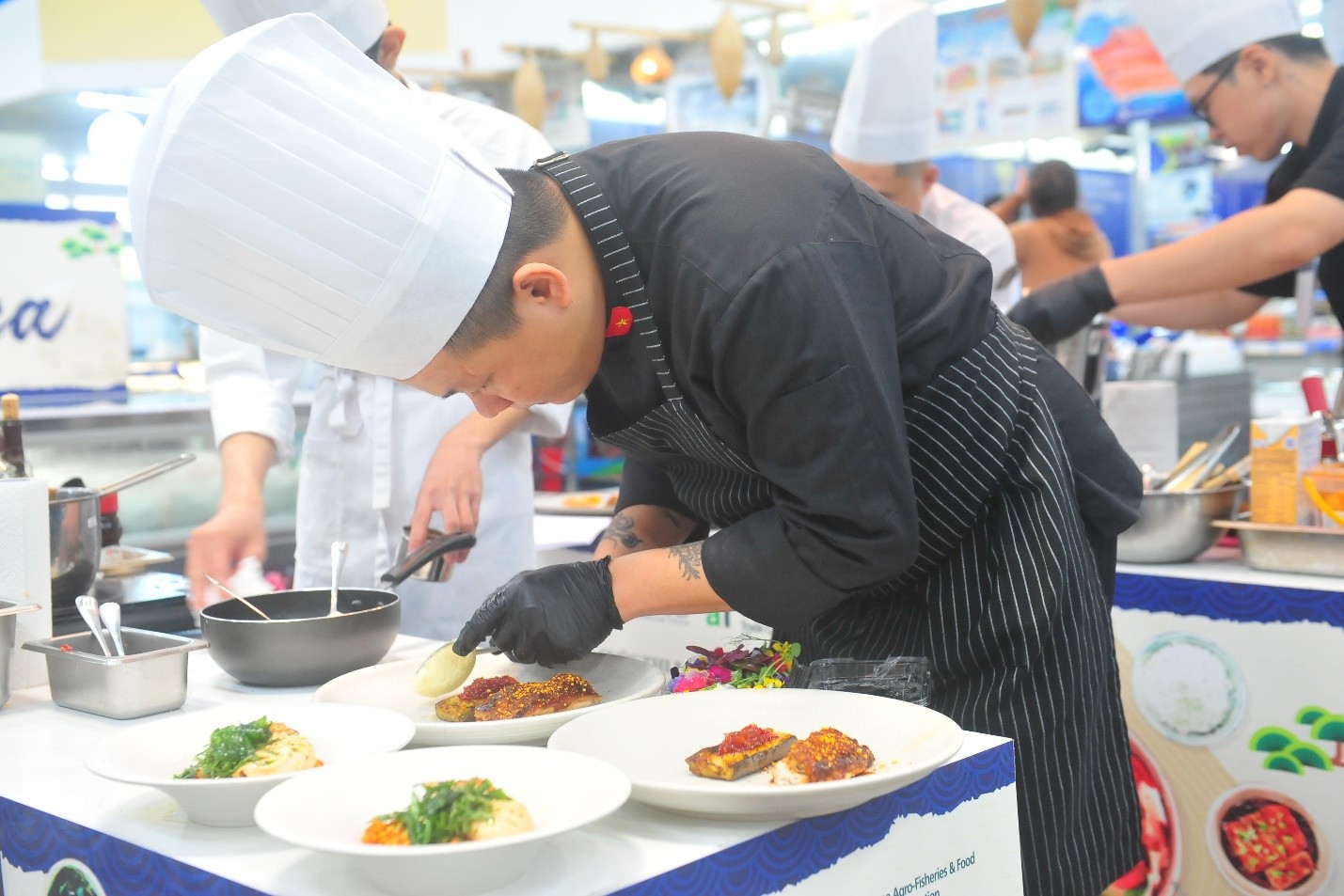 Each team made two Korean dishes within 60 minutes